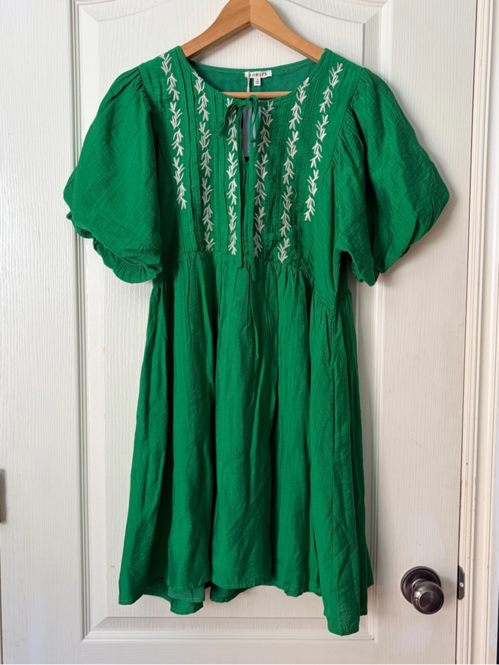 NWT Jodifl Boutique Green Embroidered Tie-Neck Mini Dress, Small